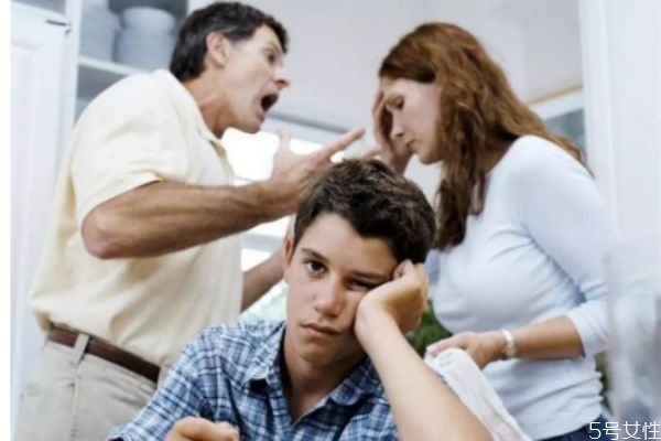 夫妻吵架為什么要避開(kāi)孩子 夫妻吵架對(duì)孩子的影響 夫妻吵架為什么要避開(kāi)孩子 夫妻吵架對(duì)孩子的影響