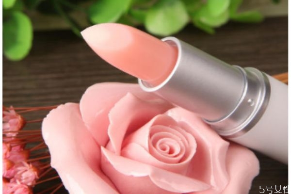 潤(rùn)唇膏第二年還能用嗎 過期潤(rùn)唇膏用了會(huì)怎么樣