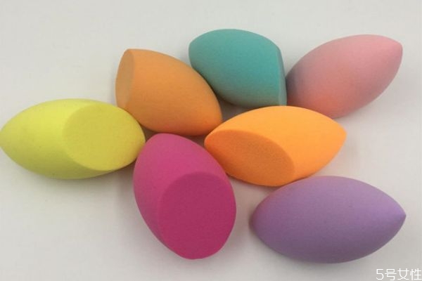 美妝蛋怎么涂bb霜 美妝蛋上bb霜的使用方法 美妝蛋怎么涂bb霜 美妝蛋上bb霜的使用方法