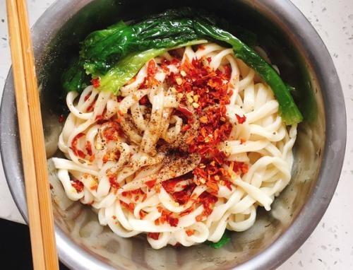 掛面怎么做油潑面 油潑面沒有辣椒怎么辦 掛面怎么做油潑面 油潑面沒有辣椒怎么辦