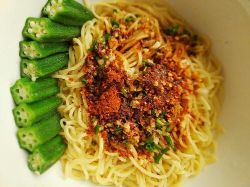 掛面怎么做油潑面 油潑面沒有辣椒怎么辦 掛面怎么做油潑面 油潑面沒有辣椒怎么辦