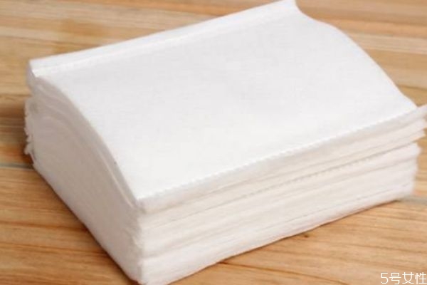 厚化妝棉怎么用 爽膚水用厚的還是用薄的化妝棉好 厚化妝棉怎么用 爽膚水用厚的還是用薄的化妝棉好
