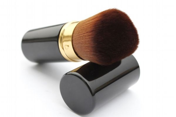 腮紅刷可以當高光刷嗎 高光和腮紅可以用同一把刷子嗎