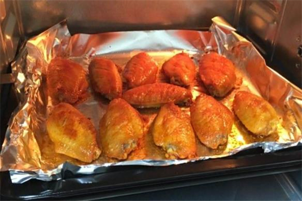 烤箱烤雞翅用烤盤還是烤架 烤箱烤雞翅可以不用錫紙嗎 烤箱烤雞翅用烤盤還是烤架 烤箱烤雞翅可以不用錫紙嗎