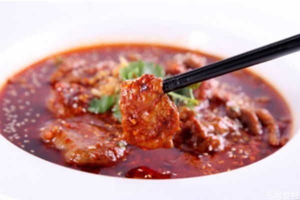 水煮牛肉怎么做好吃又嫩 水煮牛肉片正宗做法 水煮牛肉怎么做好吃又嫩 水煮牛肉片正宗做法