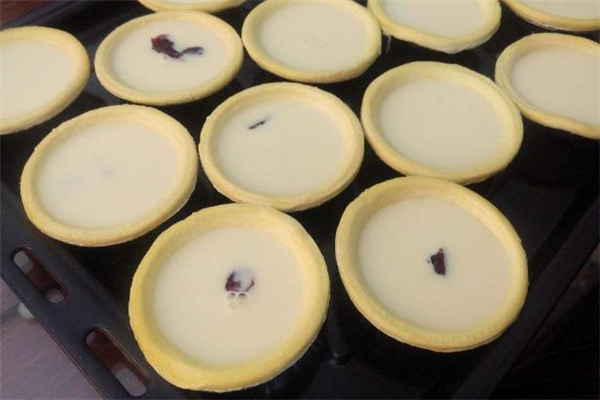 蛋撻液可以直接烤嗎 蛋撻液為什么有蜂窩 蛋撻液可以直接烤嗎 蛋撻液為什么有蜂窩