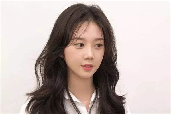 八字劉海適合多少歲的女孩 八字劉海適合什么年齡 八字劉海適合多少歲的女孩 八字劉海適合什么年齡