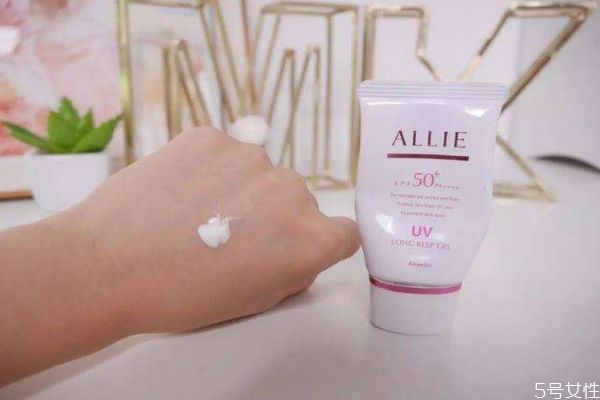 帶妝怎么補(bǔ)涂防曬 妝后怎么補(bǔ)擦防曬霜 帶妝怎么補(bǔ)涂防曬 妝后怎么補(bǔ)擦防曬霜