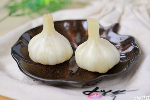 糖醋蒜怎么做好吃 糖醋蒜的簡(jiǎn)單做法 糖醋蒜怎么做好吃 糖醋蒜的簡(jiǎn)單做法