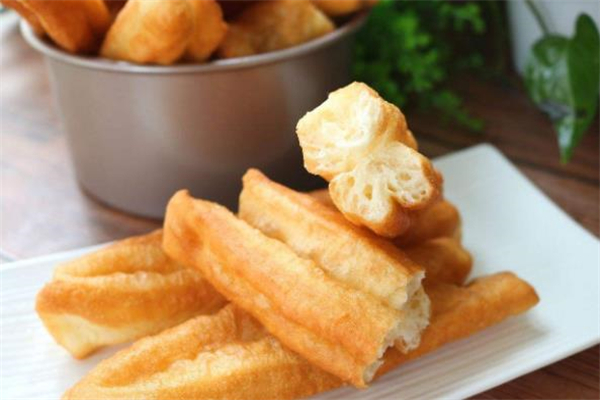 長(zhǎng)期吃油條對(duì)身體好嗎 油條吃多了對(duì)身體有什么害處 長(zhǎng)期吃油條對(duì)身體好嗎 油條吃多了對(duì)身體有什么害處