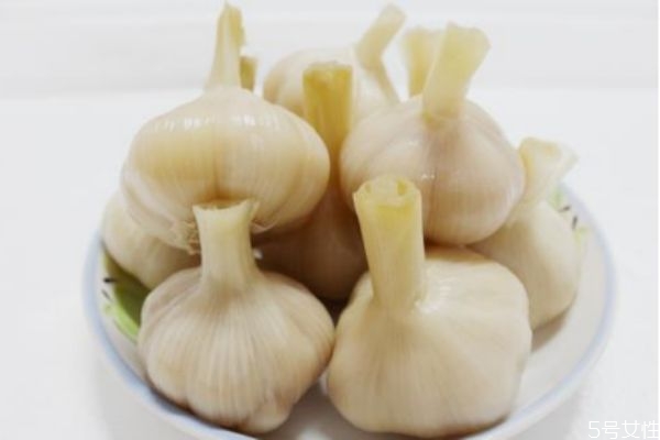 糖醋蒜應(yīng)該怎么泡 糖醋蒜一般要泡多久 糖醋蒜應(yīng)該怎么泡 糖醋蒜一般要泡多久