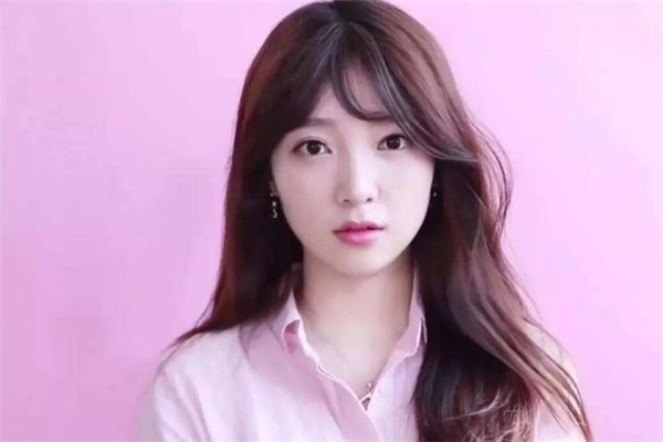 法式劉海適合圓臉嗎 法式劉海適合方臉嗎 法式劉海適合圓臉嗎 法式劉海適合方臉嗎