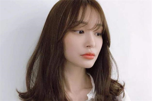 法式劉海配什么發(fā)型好看 法式劉海適合短發(fā)嗎 法式劉海配什么發(fā)型好看 法式劉海適合短發(fā)嗎