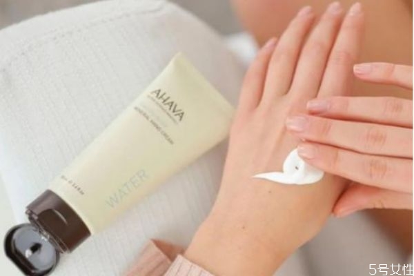 護(hù)手霜涂臉了怎么辦 護(hù)手霜可以長(zhǎng)期涂臉嗎 護(hù)手霜涂臉了怎么辦 護(hù)手霜可以長(zhǎng)期涂臉嗎