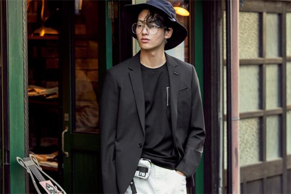 男生西裝里面穿什么好看 男生西裝里面怎么搭配 男生西裝里面穿什么好看 男生西裝里面怎么搭配