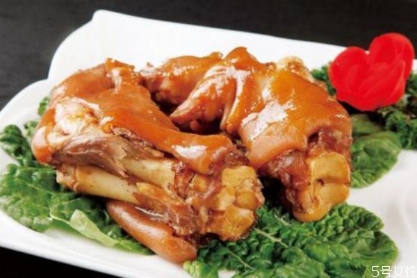 紅燒豬蹄可以下奶嗎 坐月子可以吃紅燒豬蹄嗎 紅燒豬蹄可以下奶嗎 坐月子可以吃紅燒豬蹄嗎