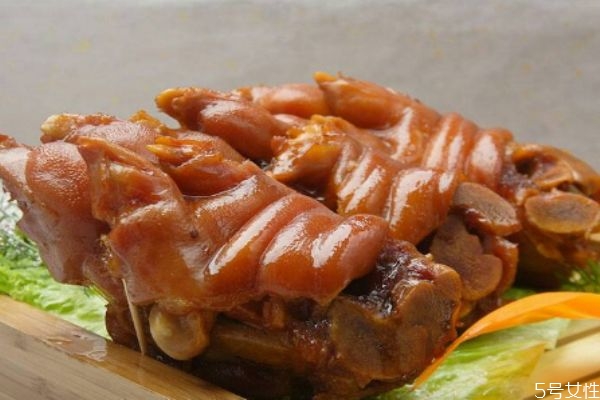 紅燒豬蹄可以下奶嗎 坐月子可以吃紅燒豬蹄嗎 紅燒豬蹄可以下奶嗎 坐月子可以吃紅燒豬蹄嗎