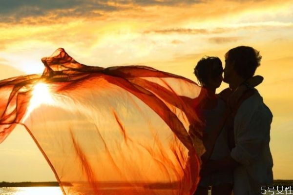 老公生氣了怎么發(fā)短信 老公生氣怎么發(fā)短信哄他 老公生氣了怎么發(fā)短信 老公生氣怎么發(fā)短信哄他