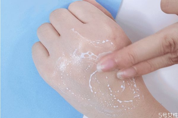 素顏霜卡粉怎么辦 素顏霜脫妝快怎么辦 素顏霜卡粉怎么辦 素顏霜脫妝快怎么辦