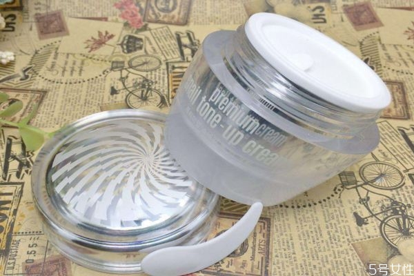 素顏霜卡粉怎么辦 素顏霜脫妝快怎么辦 素顏霜卡粉怎么辦 素顏霜脫妝快怎么辦