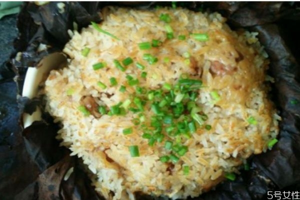 排骨糯米飯可以用電飯鍋?zhàn)鰡?排骨糯米飯排骨要炒嗎 排骨糯米飯可以用電飯鍋?zhàn)鰡?排骨糯米飯排骨要炒嗎