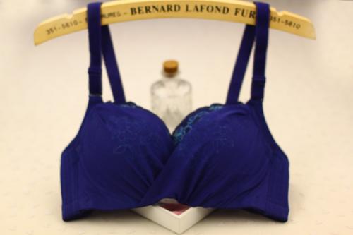 不穿內(nèi)衣胸會(huì)下垂嗎 胸小可以不穿內(nèi)衣嗎 不穿內(nèi)衣胸會(huì)下垂嗎 胸小可以不穿內(nèi)衣嗎