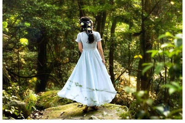 長(zhǎng)裙和短裙怎樣挑選 身高160以下的女生不適合什么款式的裙子 長(zhǎng)裙和短裙怎樣挑選 身高160以下的女生不適合什么款式的裙子