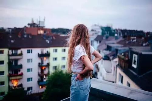 喜歡了很久的人要放棄嗎 放棄一個(gè)喜歡很久的人是什么感覺 喜歡了很久的人要放棄嗎 放棄一個(gè)喜歡很久的人是什么感覺