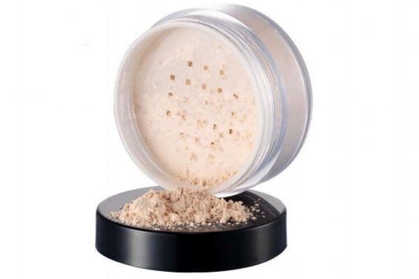 散粉是在哪個步驟用 忘帶散粉用什么定妝 散粉是在哪個步驟用 忘帶散粉用什么定妝