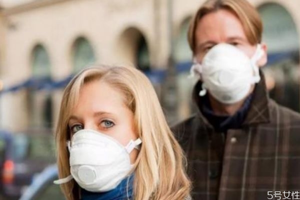 長時(shí)間戴口罩對皮膚的影響 戴口罩應(yīng)該怎么護(hù)膚