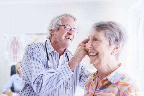 早上起來耳鳴的原因 早上起來為什么會耳鳴 早上起來耳鳴的原因 早上起來為什么會耳鳴