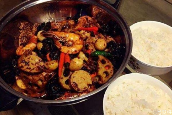 如何自制麻辣香鍋 自制麻辣香鍋的做法有什么 如何自制麻辣香鍋 自制麻辣香鍋的做法有什么