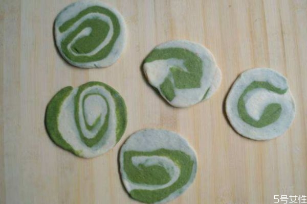 艾草饅頭怎么做好吃 艾草饅頭的簡單做法 艾草饅頭怎么做好吃 艾草饅頭的簡單做法