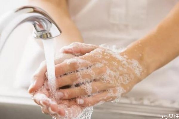 洗手液保質(zhì)期一般是多久 過期的洗手液還能用嗎 洗手液保質(zhì)期一般是多久 過期的洗手液還能用嗎