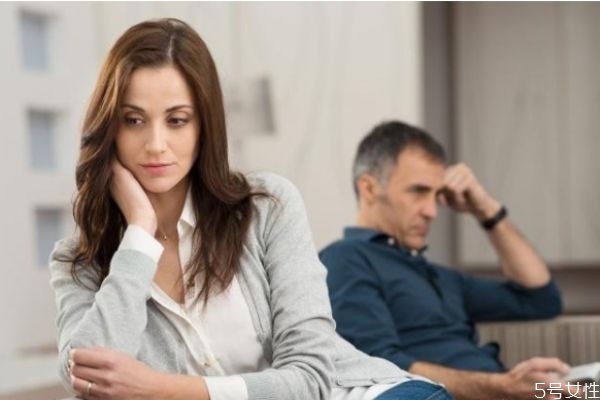 妻子懷疑丈夫有外遇怎么辦 懷疑老公出軌怎么辦 妻子懷疑丈夫有外遇怎么辦 懷疑老公出軌怎么辦