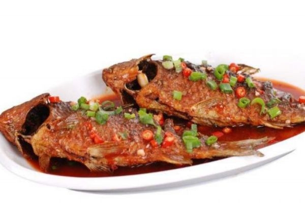 紅燒鯽魚怎么做好吃 紅燒鯽魚的簡單做法 紅燒鯽魚怎么做好吃 紅燒鯽魚的簡單做法