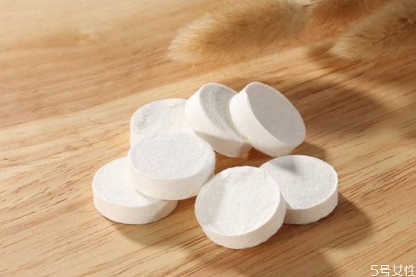 壓縮面膜可以用白開水泡嗎 壓縮面膜怎么用補水好 壓縮面膜可以用白開水泡嗎 壓縮面膜怎么用補水好