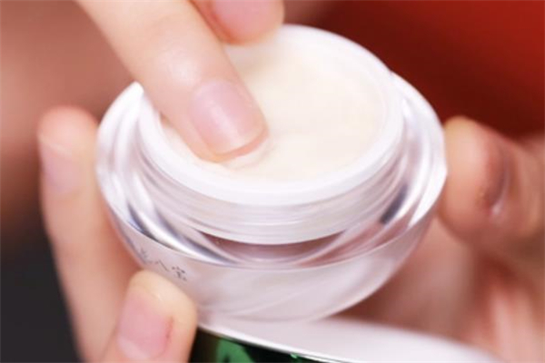 馬應(yīng)龍眼霜多少錢(qián)一盒 馬應(yīng)龍眼霜效果怎么樣