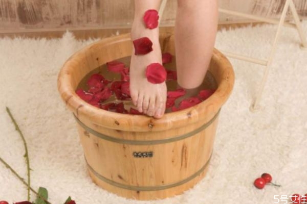 泡腳多長(zhǎng)時(shí)間最好 泡腳多少度合適