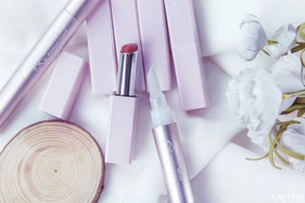 口紅雨衣為什么不掉色 口紅雨衣對人體有害嗎 口紅雨衣為什么不掉色 口紅雨衣對人體有害嗎