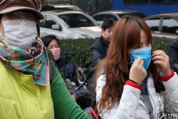 一次性口罩可以戴兩三個(gè)嗎 口罩戴多了有好處嗎 一次性口罩可以戴兩三個(gè)嗎 口罩戴多了有好處嗎