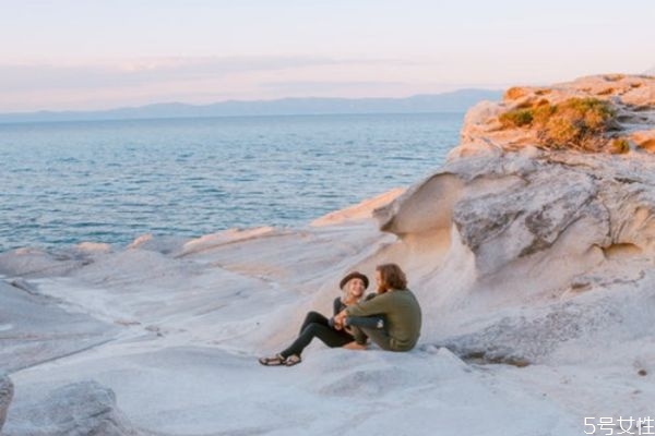 男人嫌女人煩說明什么 老公嫌棄你的六個(gè)表現(xiàn)