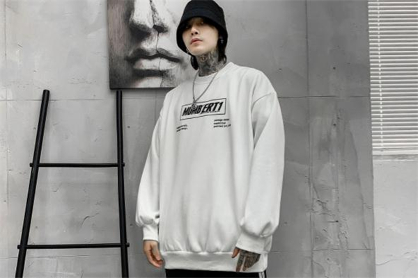 套頭衛(wèi)衣什么顏色好看 套頭衛(wèi)衣流行什么顏色 套頭衛(wèi)衣什么顏色好看 套頭衛(wèi)衣流行什么顏色