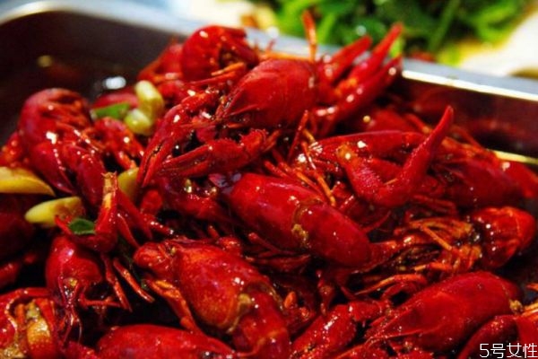 麻辣小龍蝦怎么做好吃 麻辣小龍蝦的簡(jiǎn)單做法 麻辣小龍蝦怎么做好吃 麻辣小龍蝦的簡(jiǎn)單做法