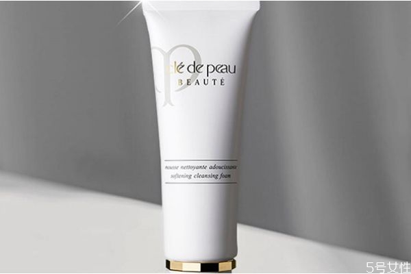 cpb洗面奶和香奈兒洗面奶哪個好 滋潤型和清爽型怎么挑選 cpb洗面奶和香奈兒洗面奶哪個好 滋潤型和清爽型怎么挑選