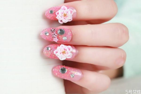2020最美美甲花朵樣式 美甲花朵怎么畫好看 2020最美美甲花朵樣式 美甲花朵怎么畫好看