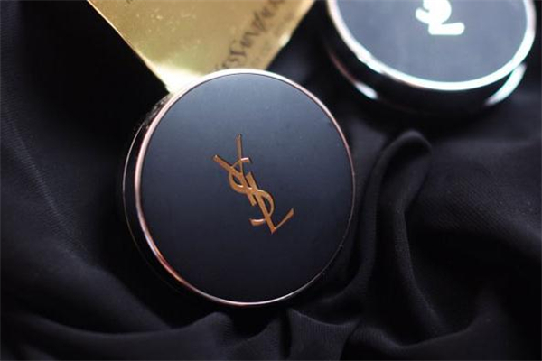 ysl銀氣墊色號(hào) ysl銀氣墊和羽毛氣墊區(qū)別 ysl銀氣墊色號(hào) ysl銀氣墊和羽毛氣墊區(qū)別