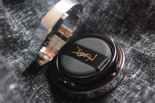 ysl銀氣墊色號(hào) ysl銀氣墊和羽毛氣墊區(qū)別 ysl銀氣墊色號(hào) ysl銀氣墊和羽毛氣墊區(qū)別