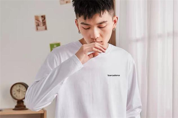 男生穿什么顏色打底衫好看 男生打底衫流行什么顏色 男生穿什么顏色打底衫好看 男生打底衫流行什么顏色