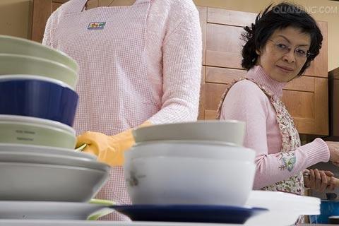 坐月子如何改善婆媳關(guān)系 坐月子期間怎樣看出婆婆是不是對我好 坐月子如何改善婆媳關(guān)系 坐月子期間怎樣看出婆婆是不是對我好